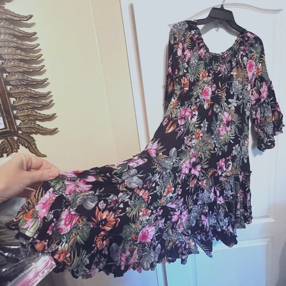 Millenium Black & Floral 3/4 Sleeve-Flowy-Off Shoulder or On-Mini-Size Medium - Picture 4 of 8